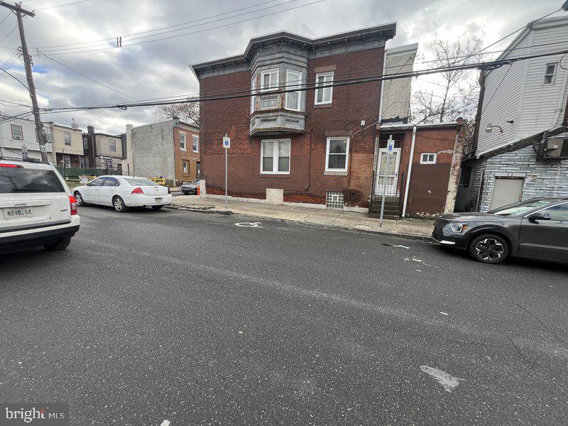 2331 W Somerset St Property Photo 9