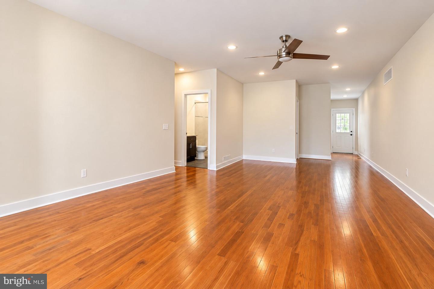 2555 Carpenter St #a Property Photo 3
