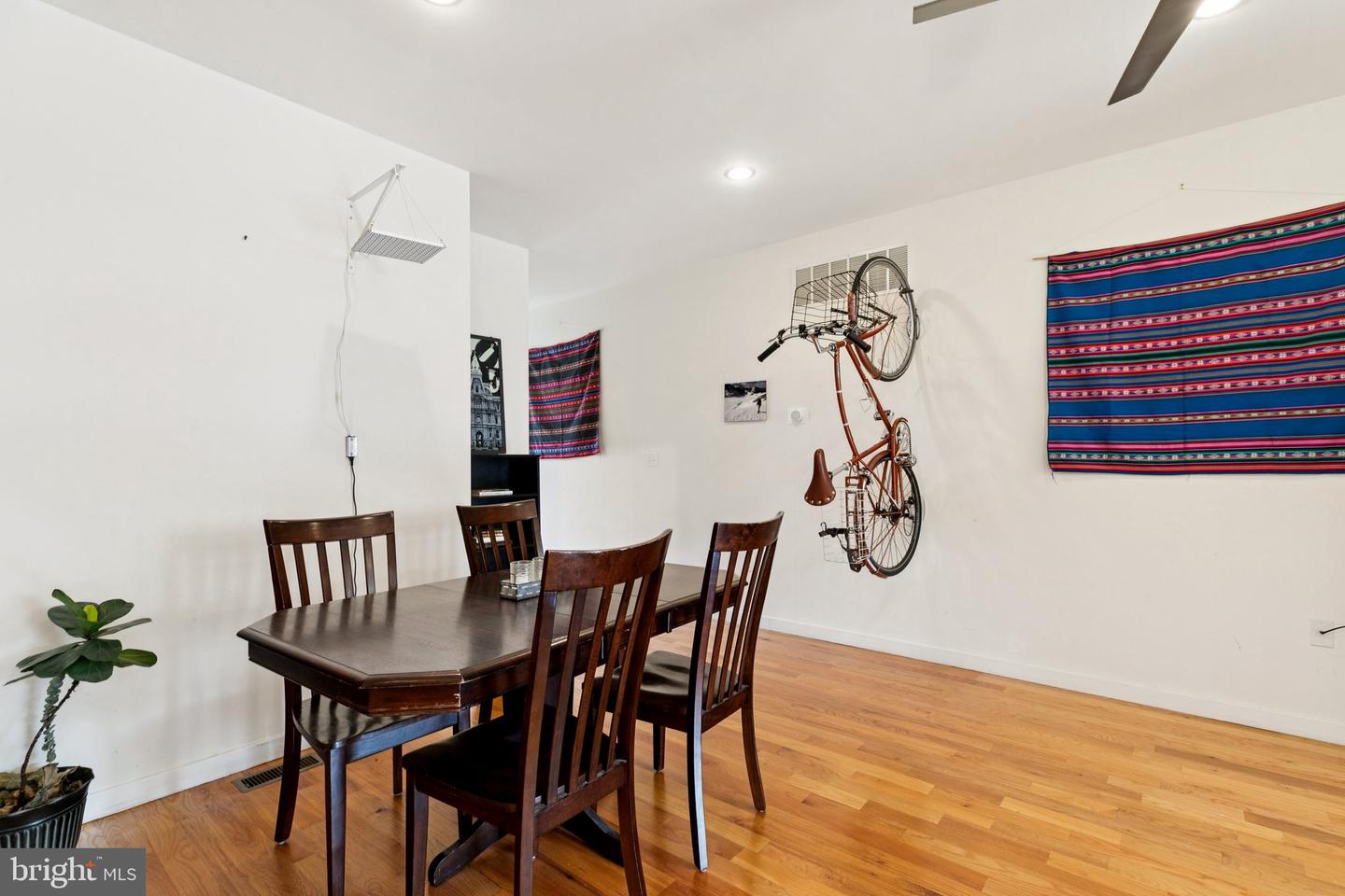 2555 Carpenter St #a Property Photo 8