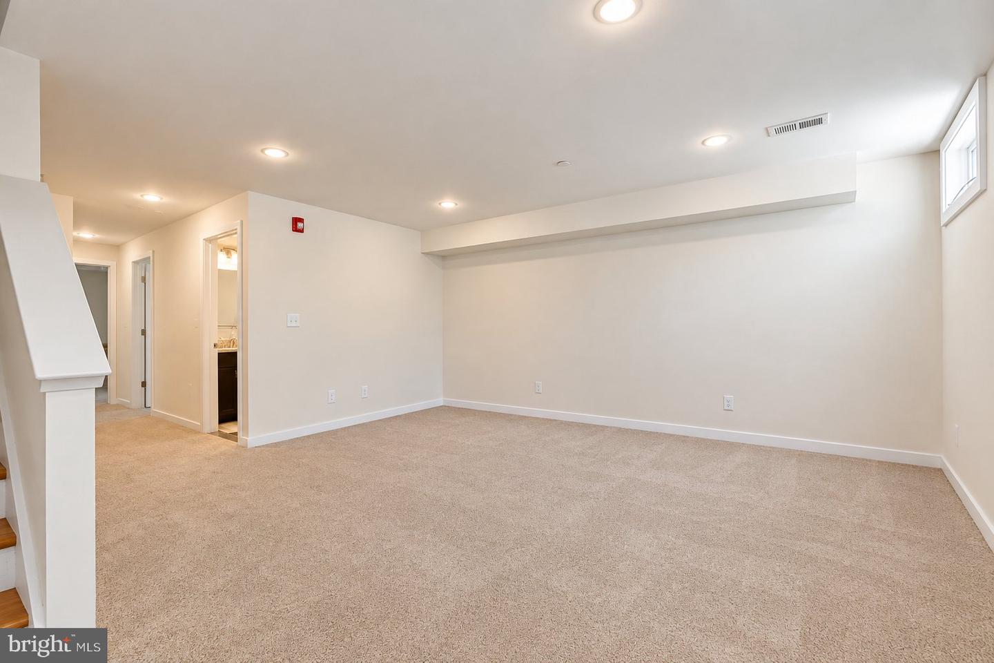 2555 Carpenter St #a Property Photo 10