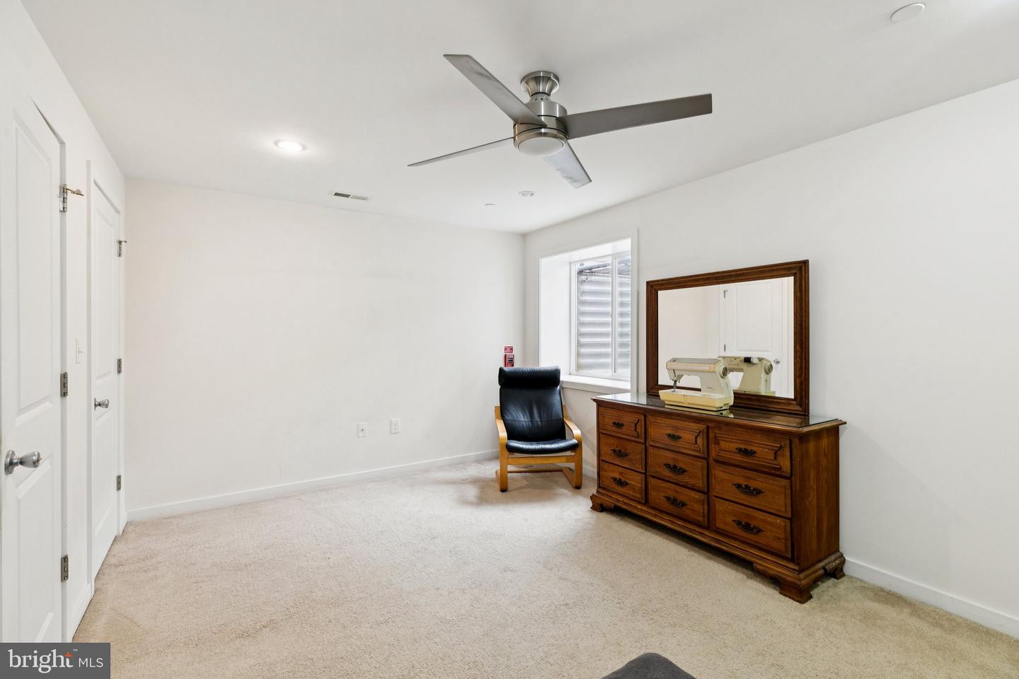 2555 Carpenter St #a Property Photo 24