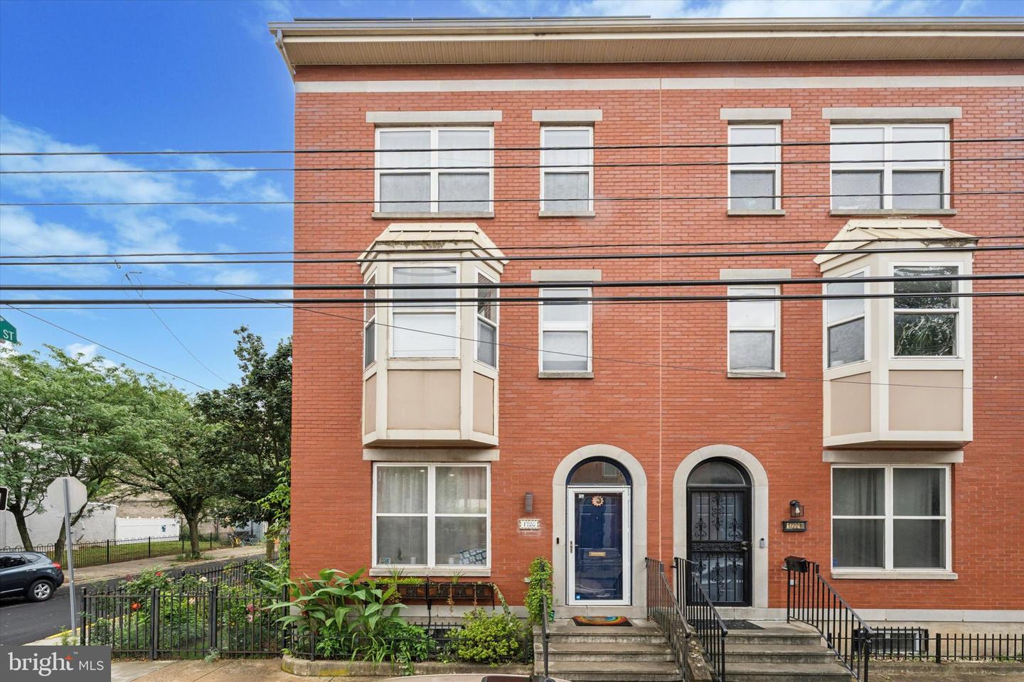 1720 W Oxford St Property Photo 1