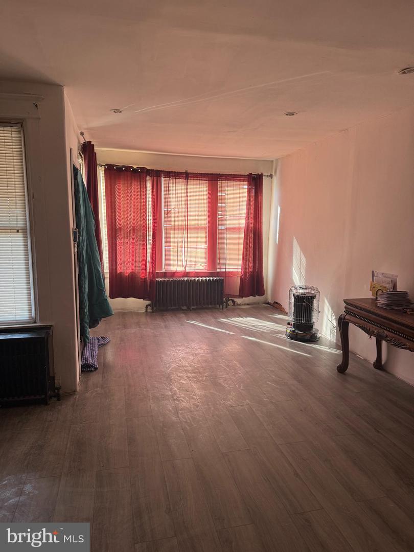819 Lindley Ave Property Photo 7