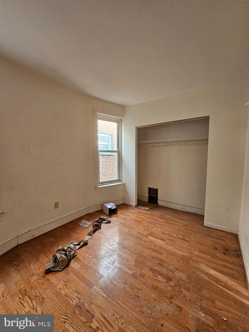 647 S 60th St Property Photo 2