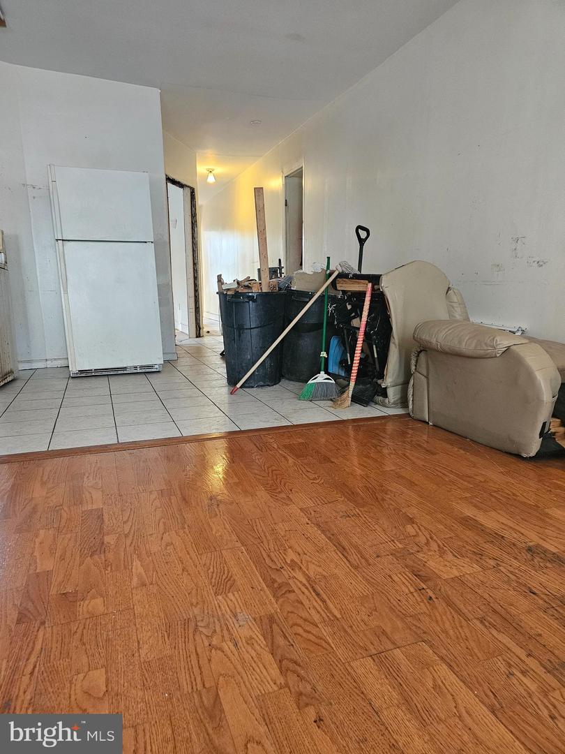 647 S 60th St Property Photo 4