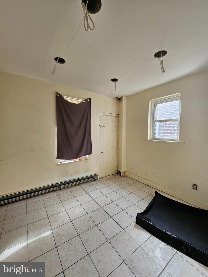 647 S 60th St Property Photo 10