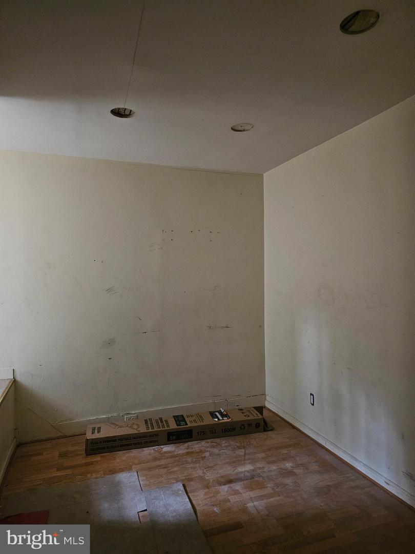 647 S 60th St Property Photo 12