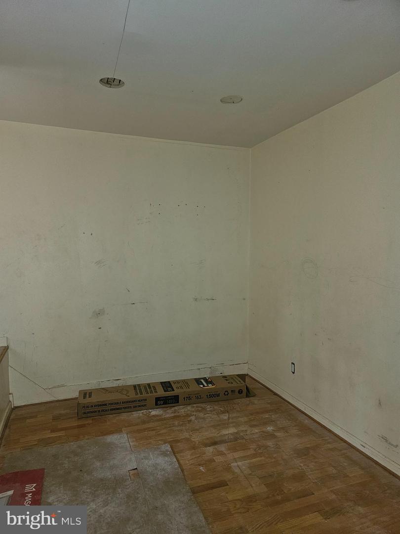 647 S 60th St Property Photo 13