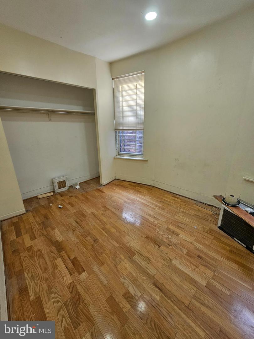 647 S 60th St Property Photo 14