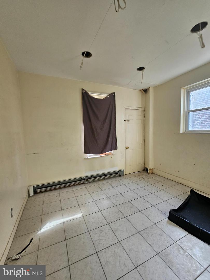 647 S 60th St Property Photo 17