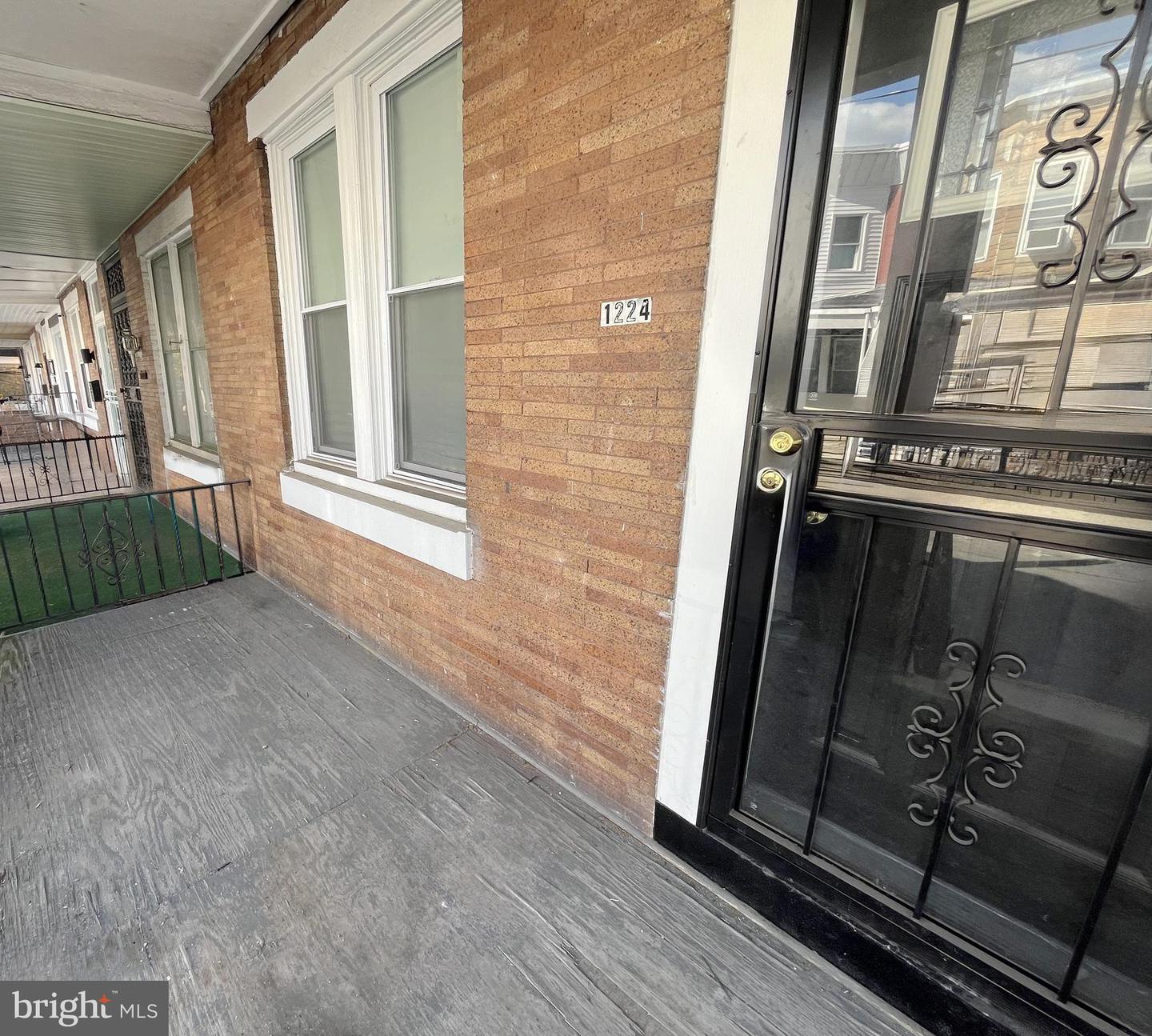 1224 N Alden St Property Photo 2