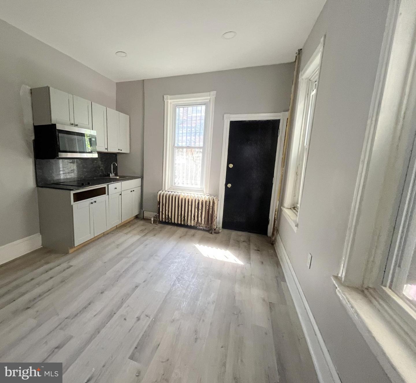 1224 N Alden St Property Photo 8
