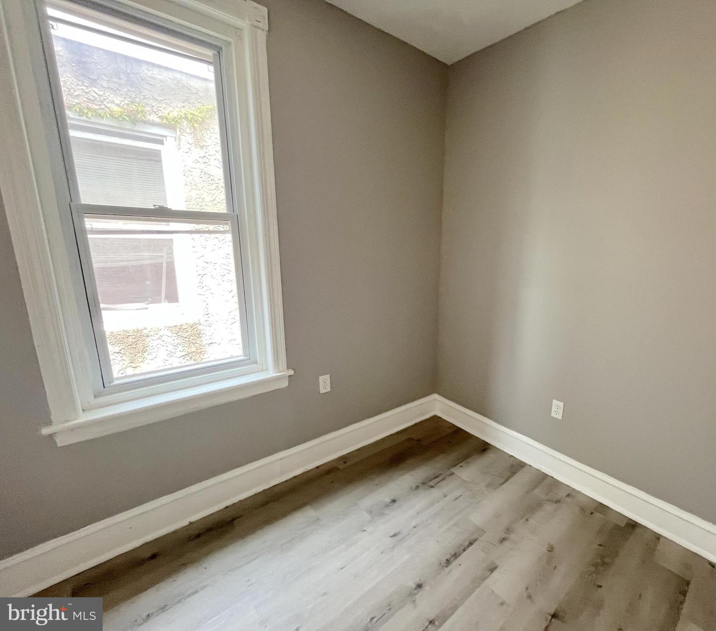 1224 N Alden St Property Photo 11