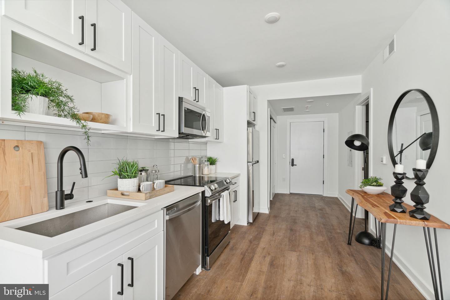 5904 Germantown Ave #204 Property Photo 11