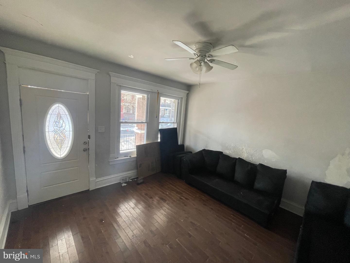 6015 Catharine St Property Photo 4