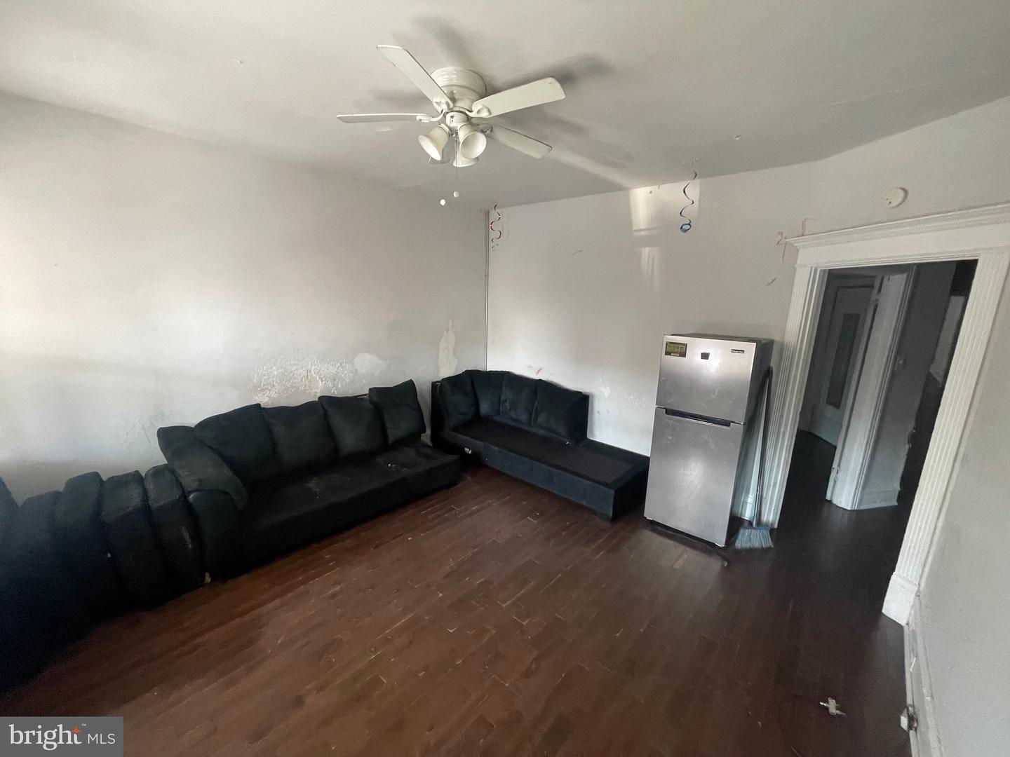 6015 Catharine St Property Photo 5