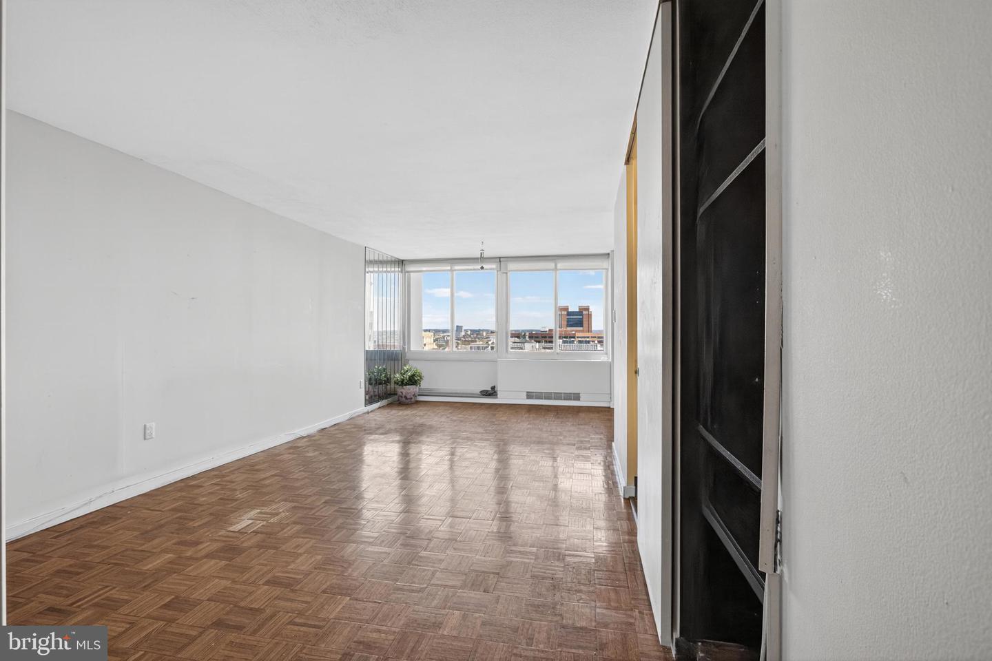 604-36 S Washington Sq #2506 Property Photo 4