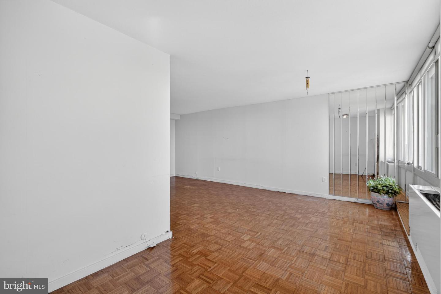 604-36 S Washington Sq #2506 Property Photo 7