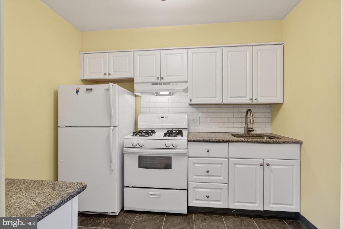 604-36 S Washington Sq #2506 Property Photo 11