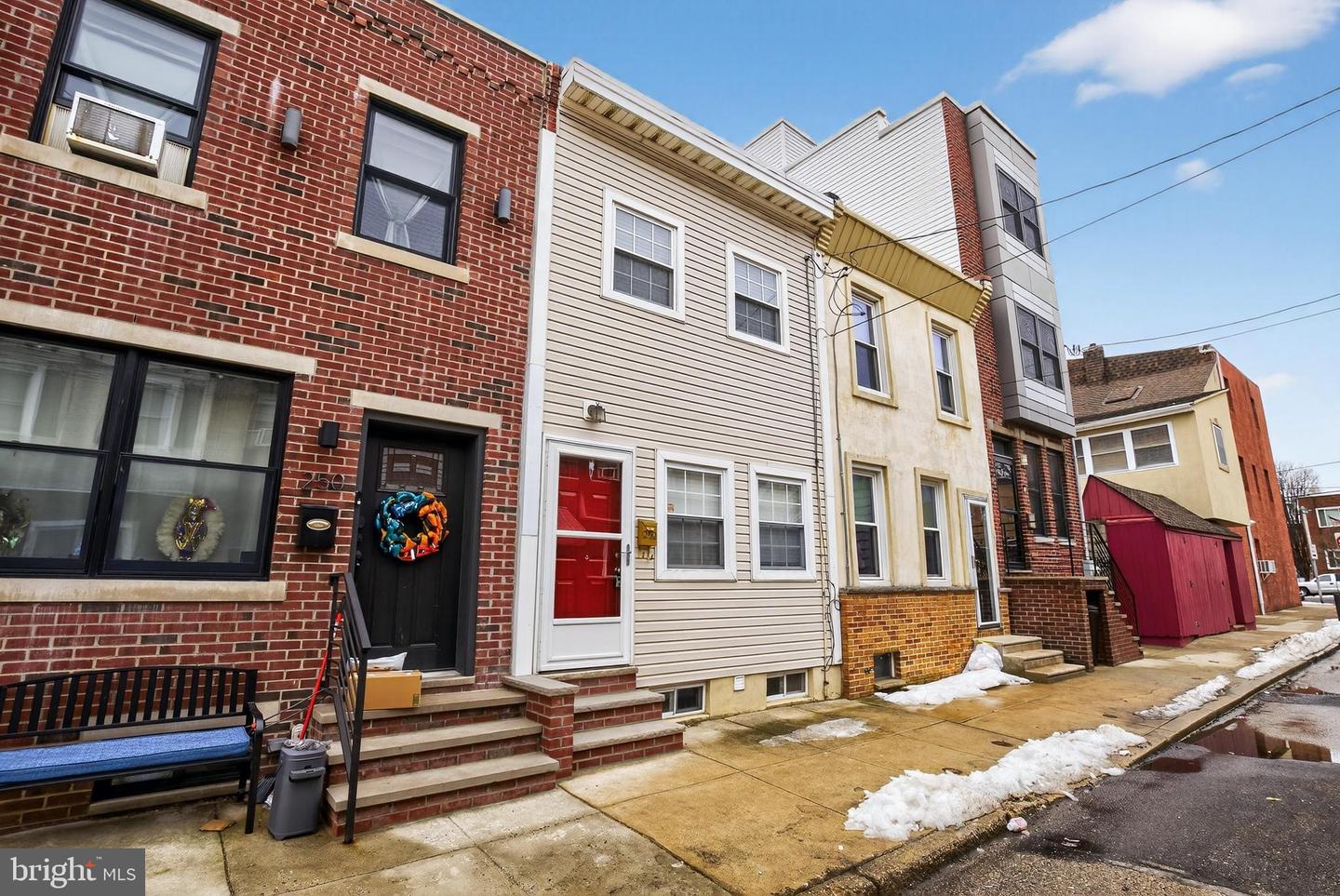 252 Sigel St Property Photo 1