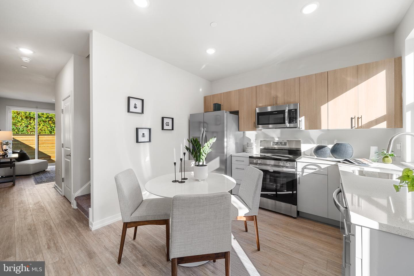 1308 22nd Street #b Property Photo 2