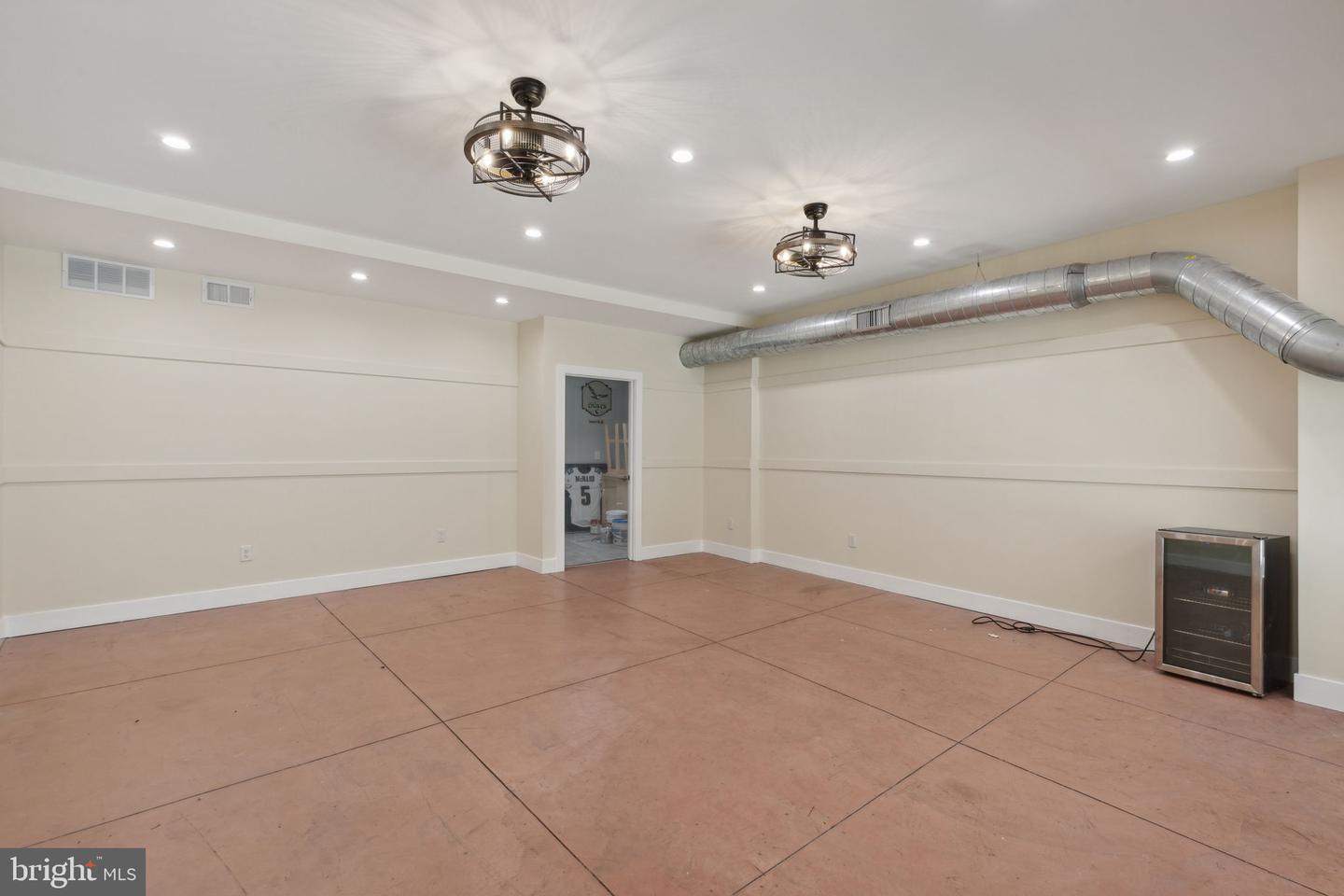 5460 Ridge Ave Property Photo 14