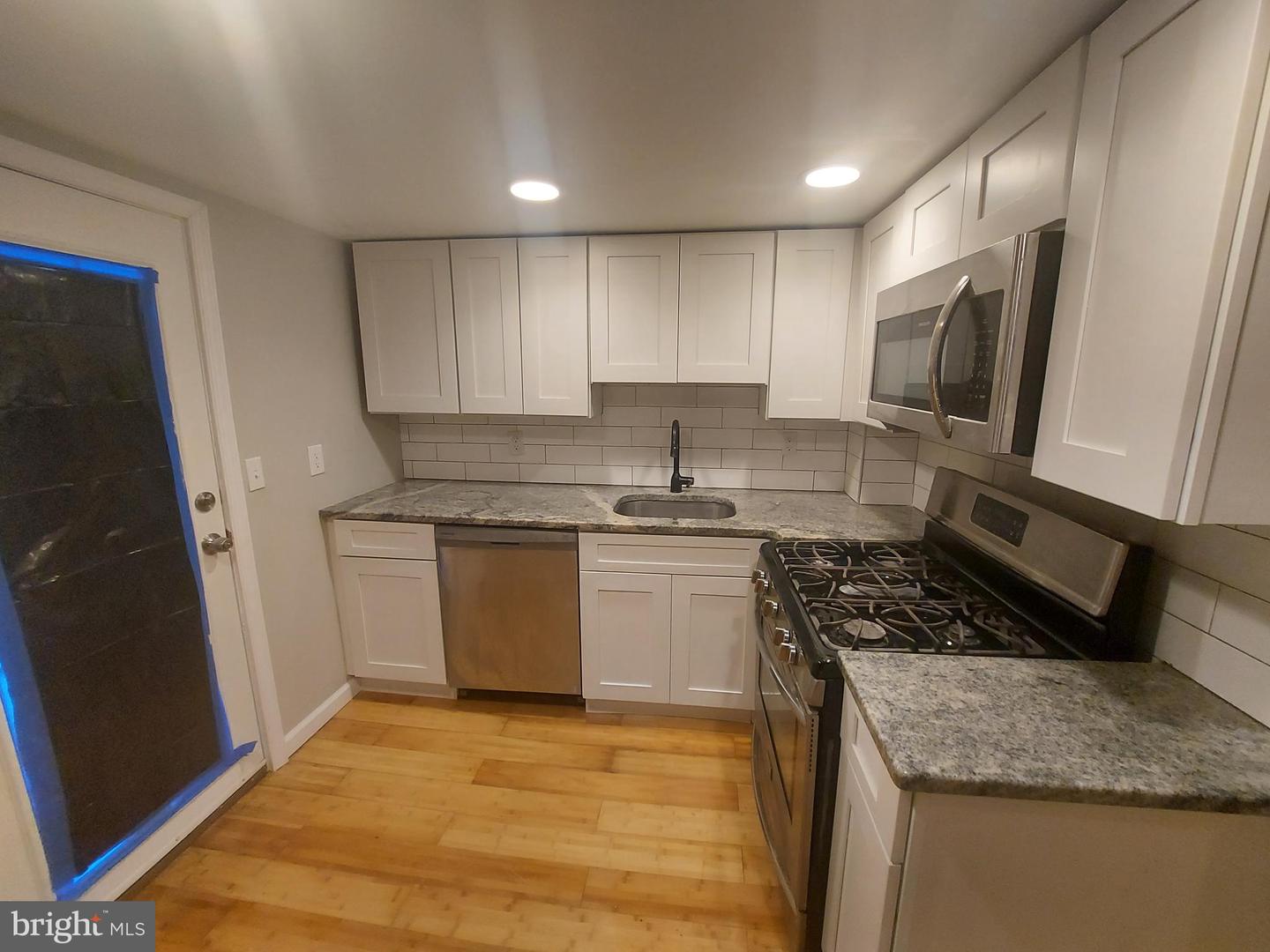 3139 Janney St Property Photo 5