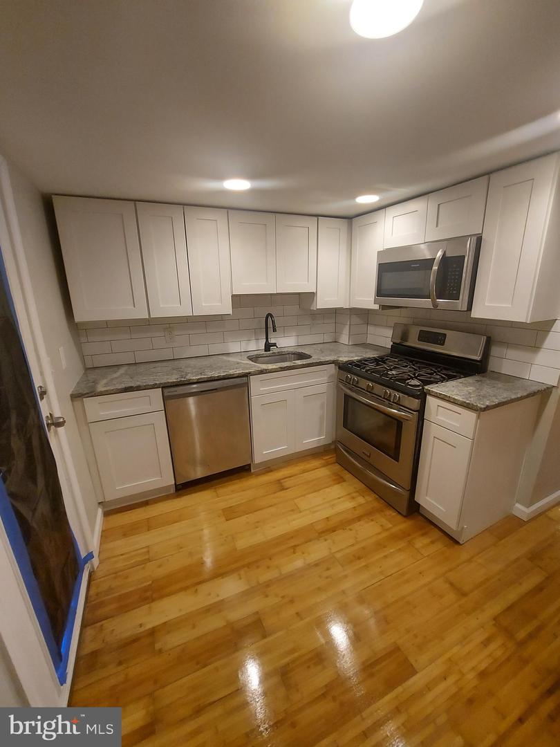 3139 Janney St Property Photo 6