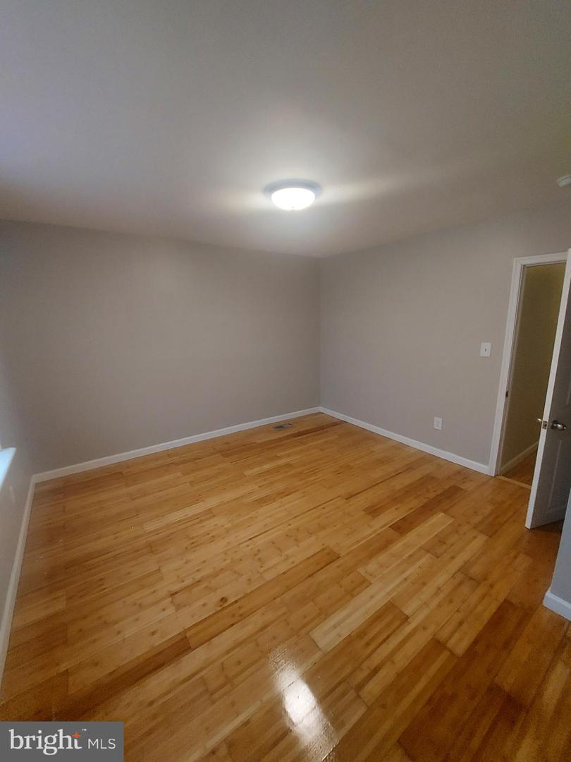 3139 Janney St Property Photo 8
