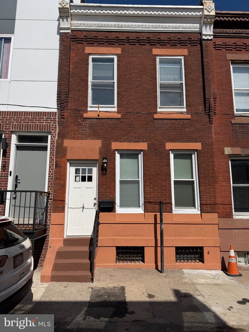 2131 E Monmouth St Property Photo 1
