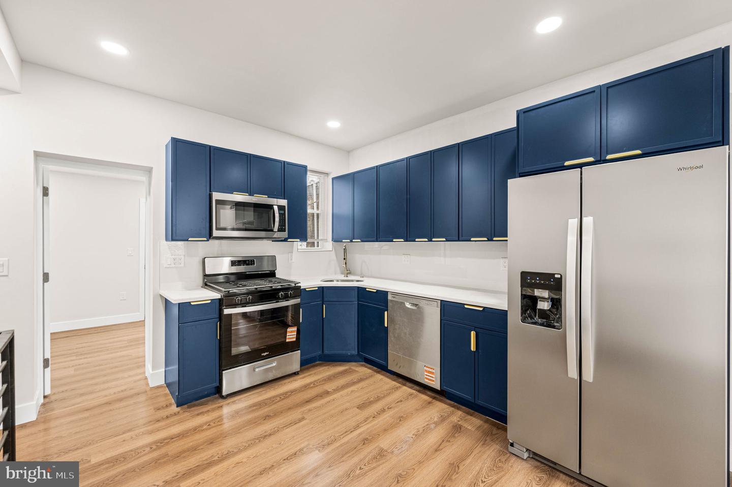 2131 E Monmouth St Property Photo 4