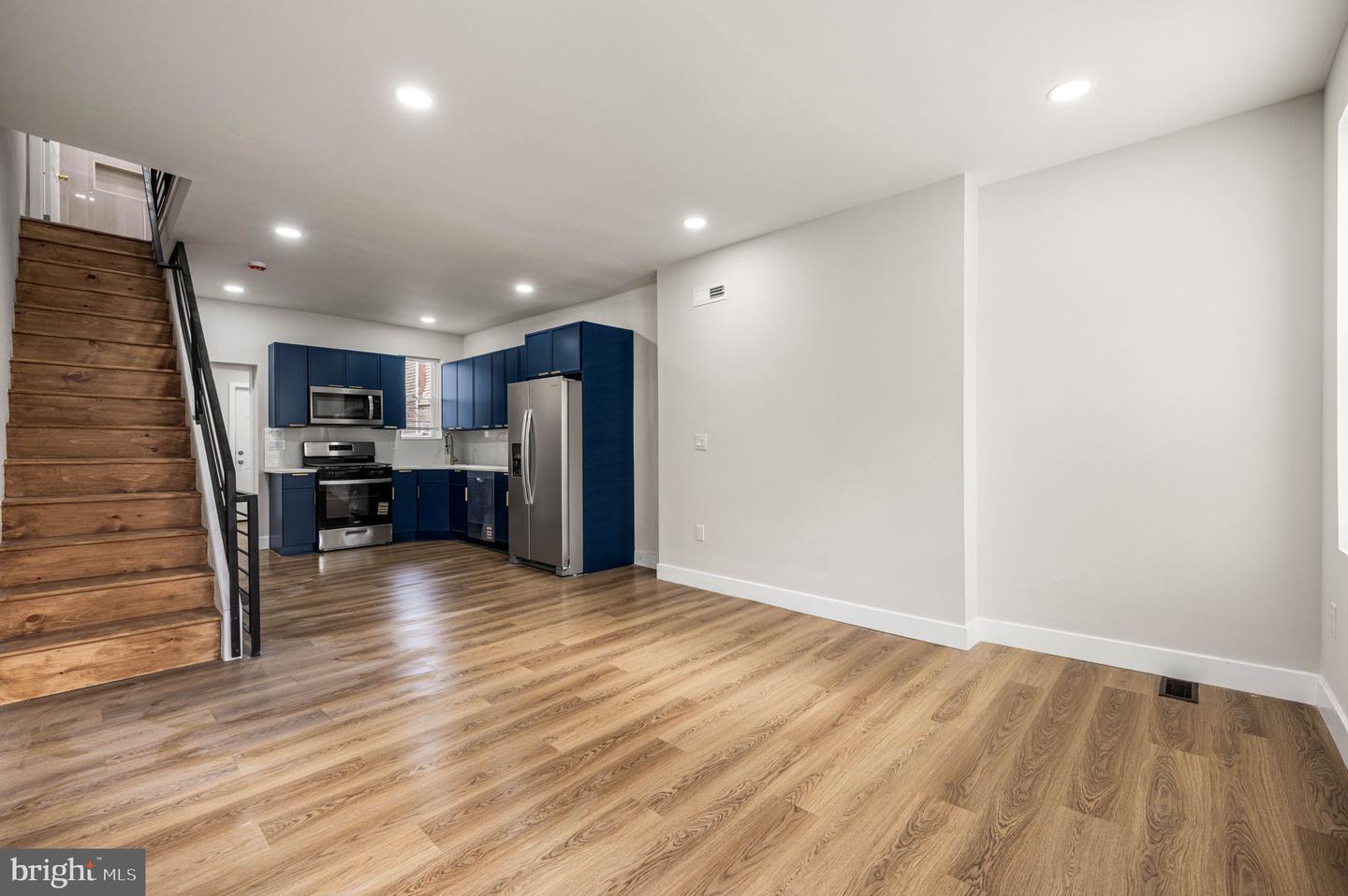 2131 E Monmouth St Property Photo 6