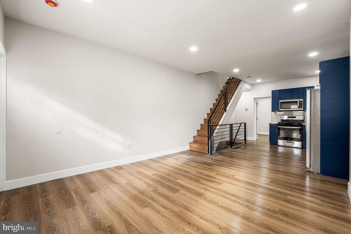 2131 E Monmouth St Property Photo 7