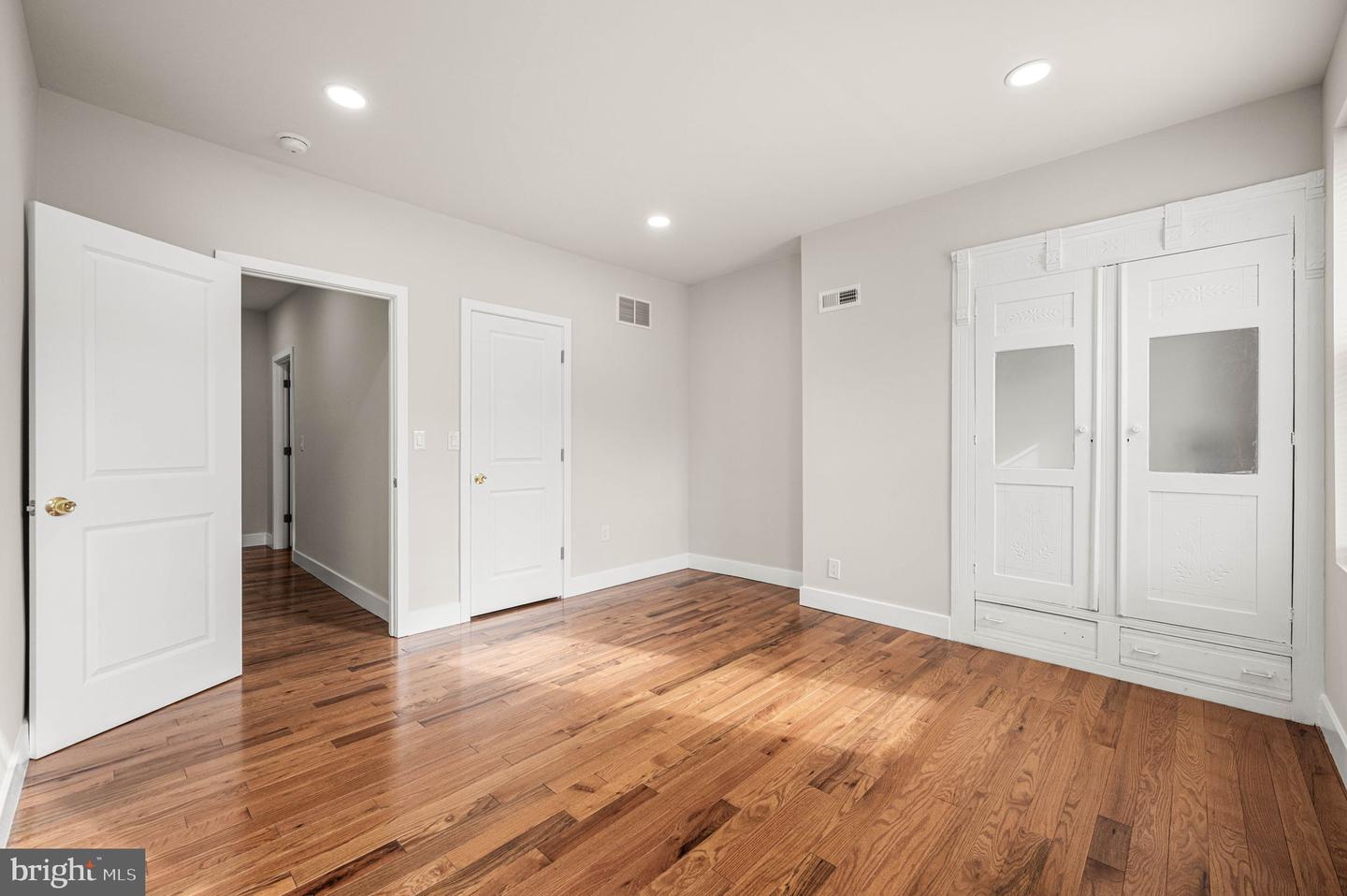 2131 E Monmouth St Property Photo 11