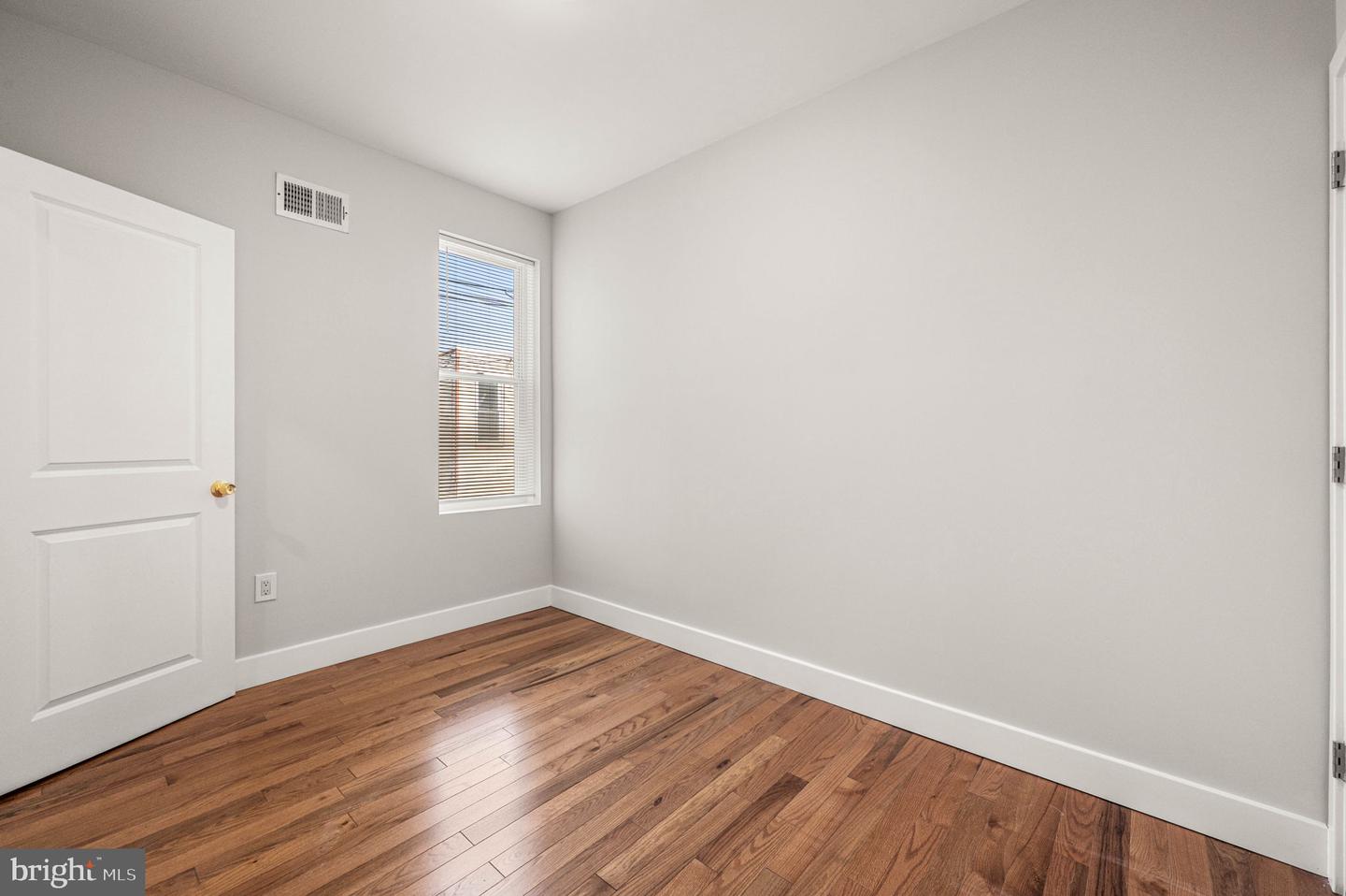 2131 E Monmouth St Property Photo 12
