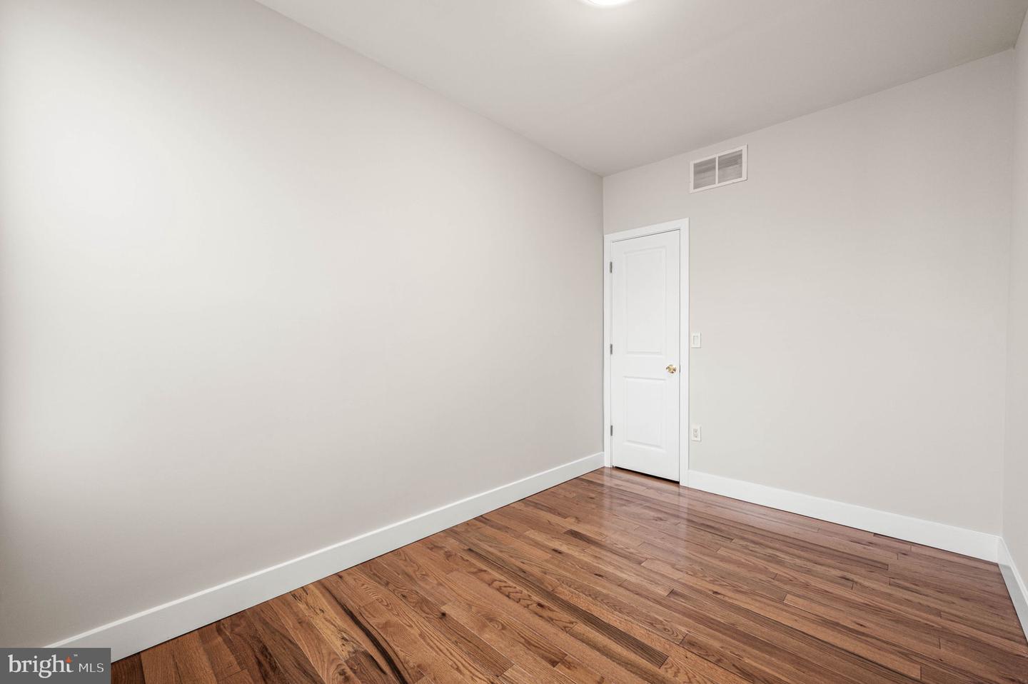 2131 E Monmouth St Property Photo 13