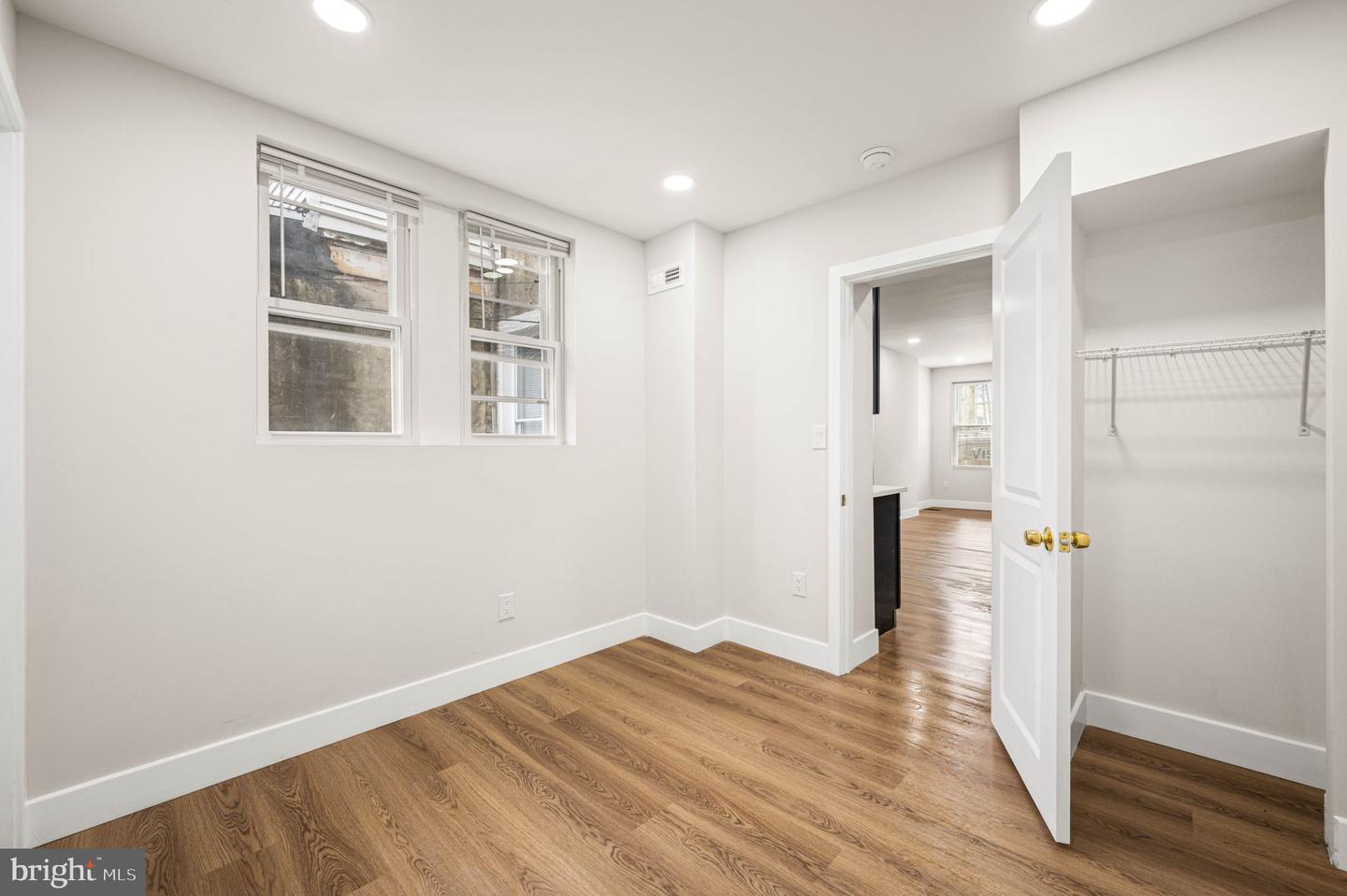2131 E Monmouth St Property Photo 18