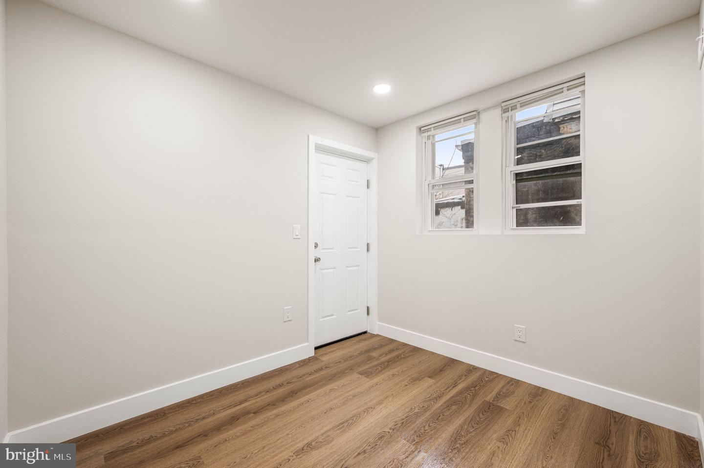 2131 E Monmouth St Property Photo 19