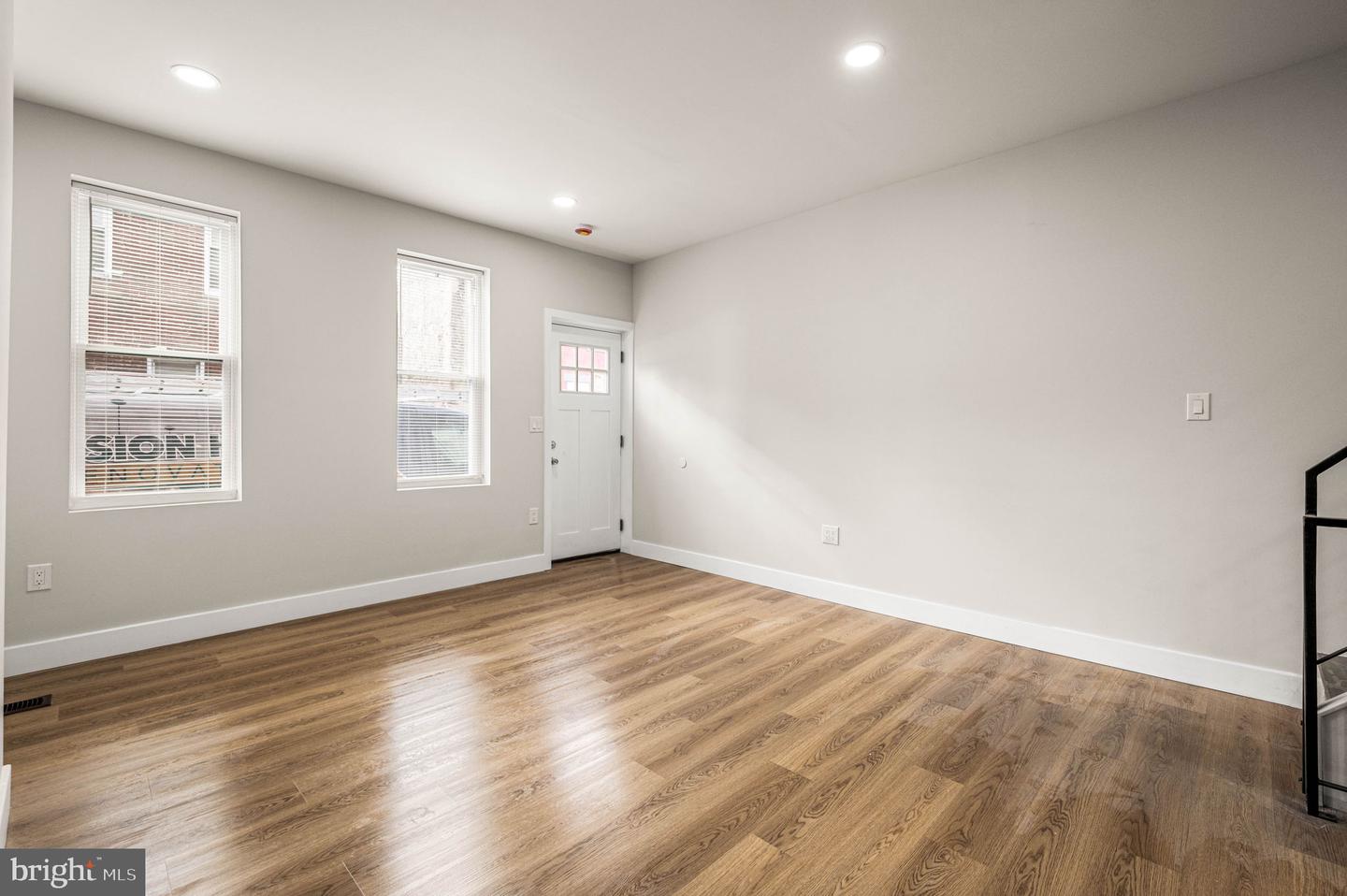 2131 E Monmouth St Property Photo 21