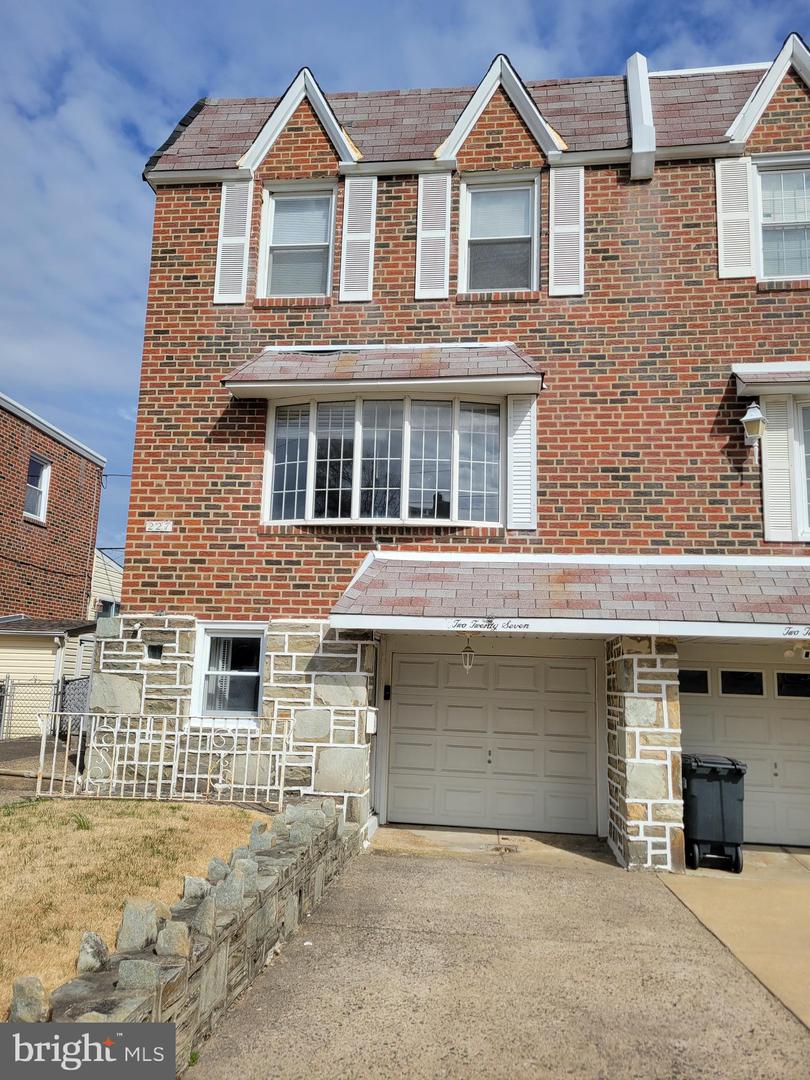 227 Ridgefield Rd Property Photo 1