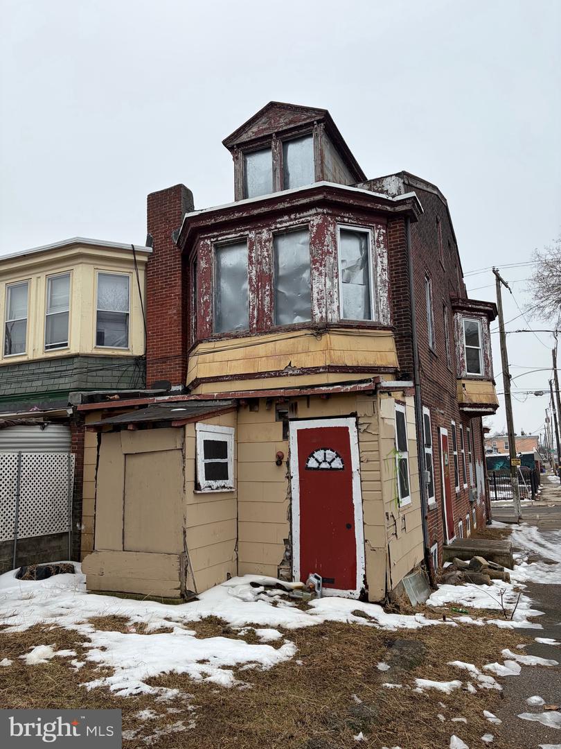 1717 Harrison St Property Photo 4