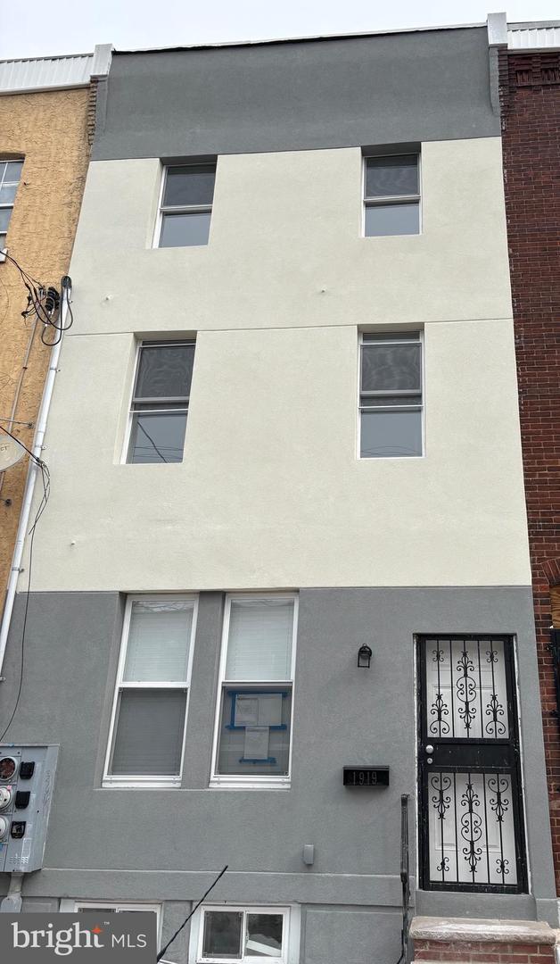 1919 E HUNTINGDON ST Property Photo 1