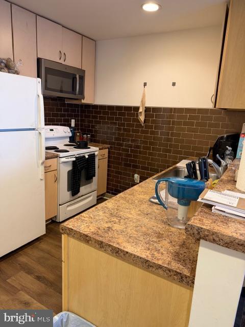 815--37 Arch St #209 Property Photo 5