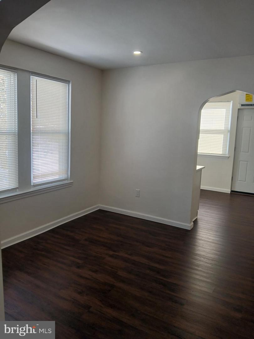 630 E Price St Property Photo 8