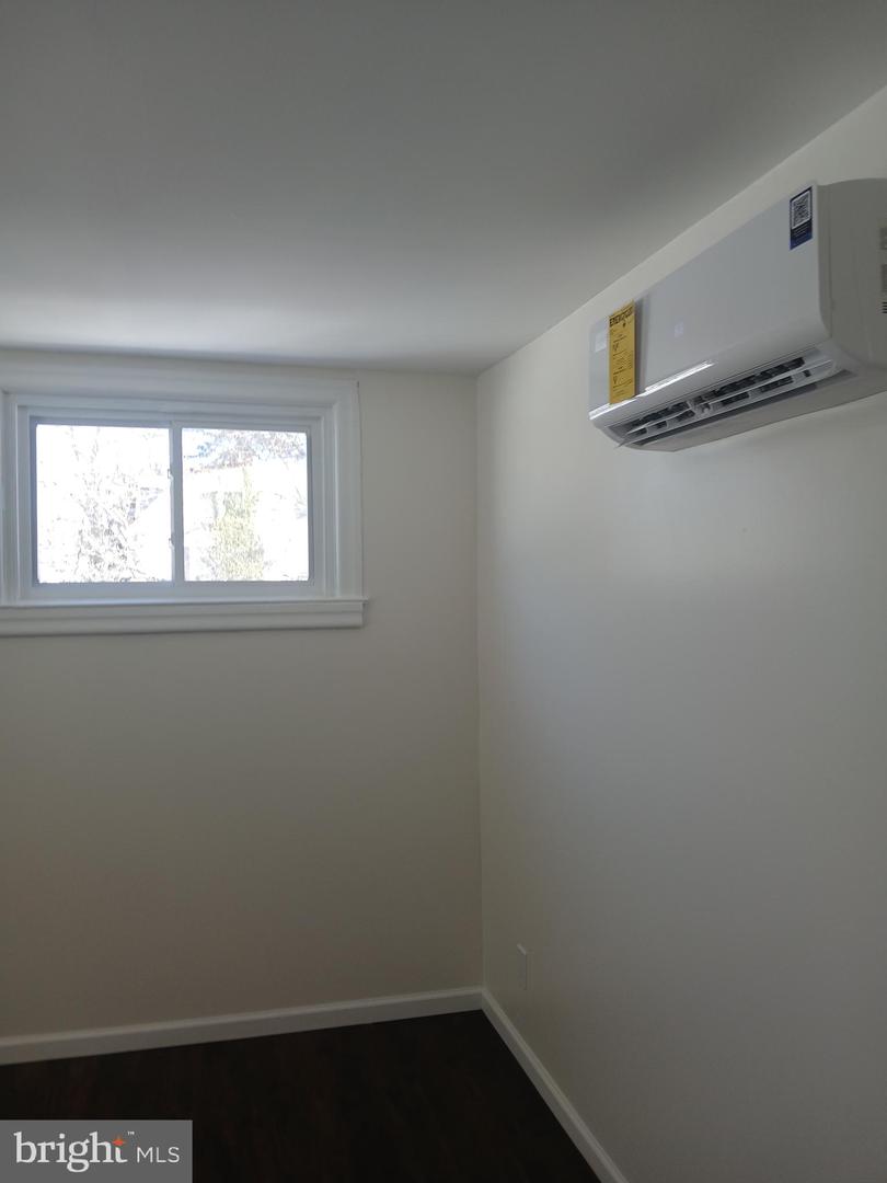 630 E Price St Property Photo 18