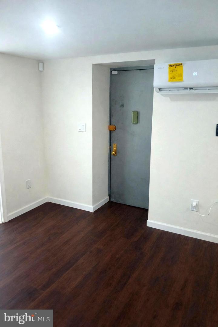 630 E Price St Property Photo 24