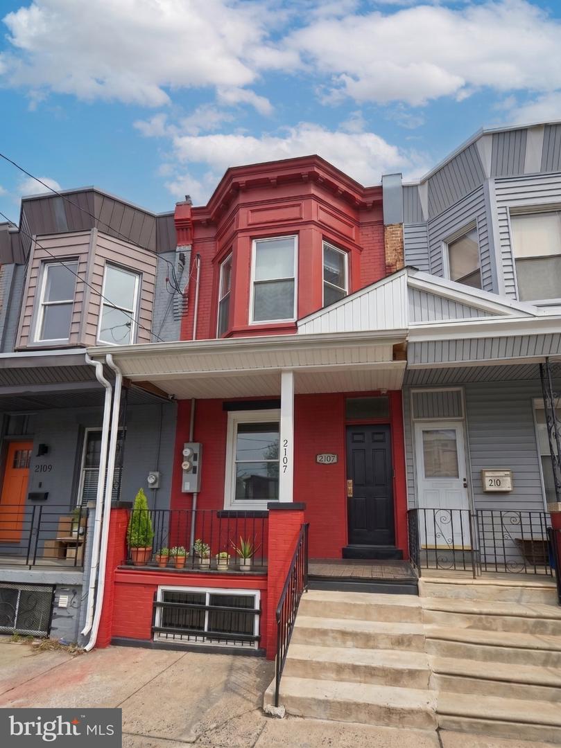 2107 W Somerset St Property Photo 1