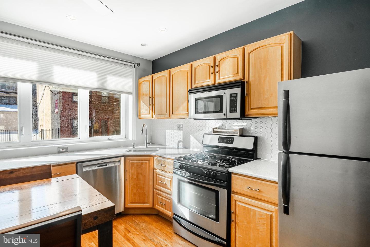 1815-00 Bainbridge St #1 Property Photo 6
