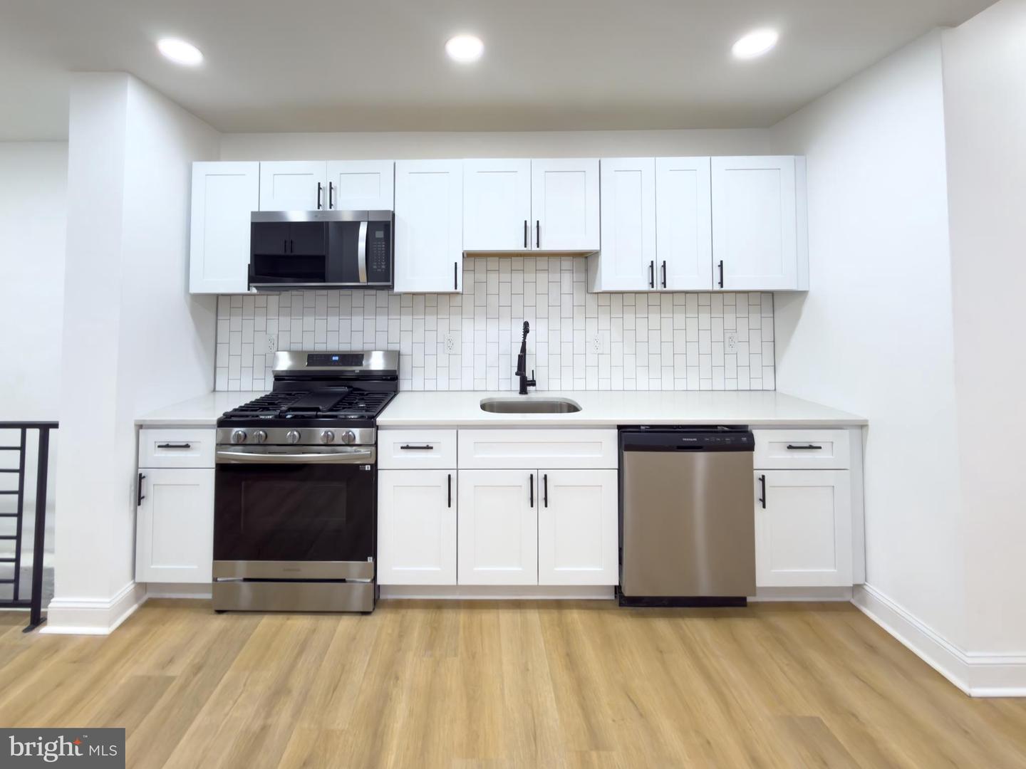 5237 Greenway Ave Property Photo 8