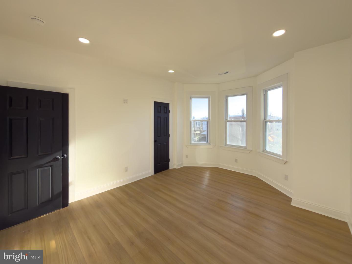 5237 Greenway Ave Property Photo 17